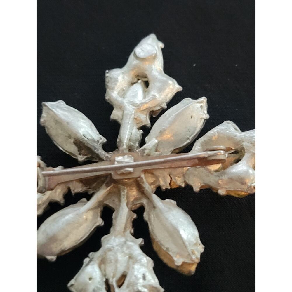 Silver-Tone Crystal Flower/Snowflake? Brooch with Round Oval Crystal Stones - Picture 5 of 6